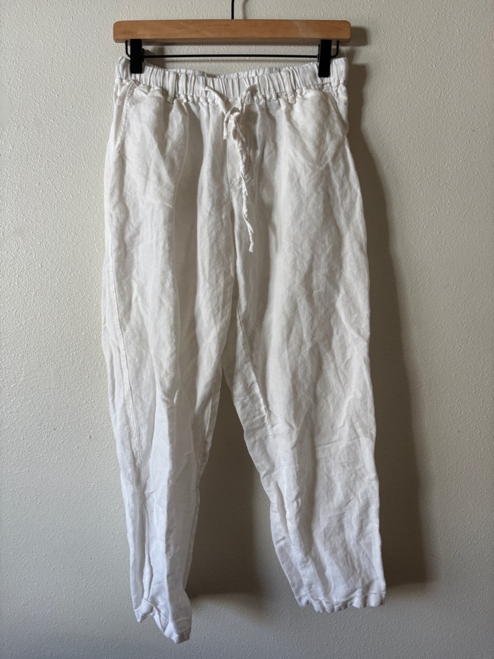 Embellish by Creative Co-op white linen cotton blend cropped/capri pants
